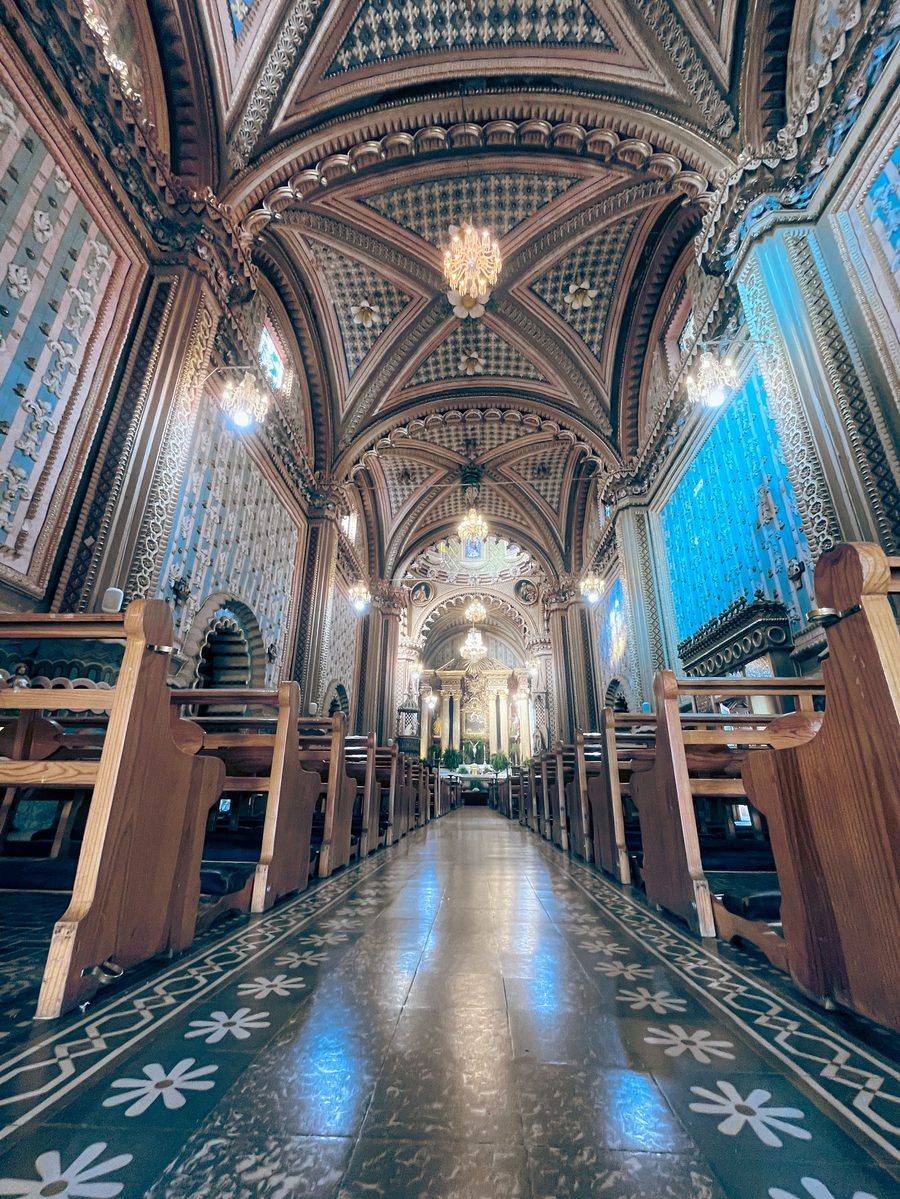 Interior de una iglesia en México